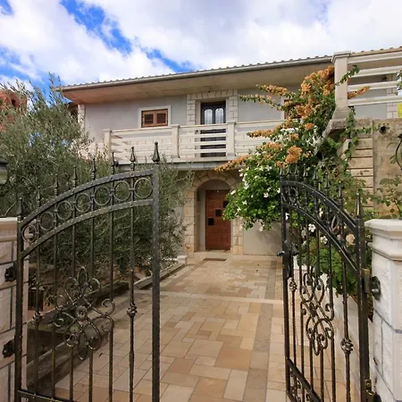 By The Sea Karbuni, Korcula - 9308 *